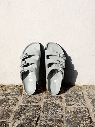 As novas Birkenstock são um sonho de verão, mas chegam aos 220€. Eis 10 alternativas desde 9,99€