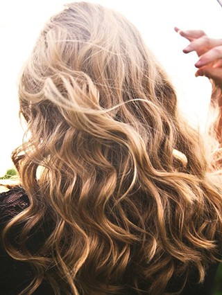 Consiga cabelo loiro de sonho com estes novos produtos de supermercado que não chegam aos 8€