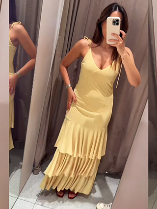Somos fãs deste vestido de Adri da Silva. Tem uma cor tendência e não chega aos 36€